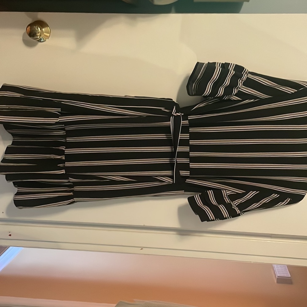 Striped dress with ruffle details - Picture 7 of 7